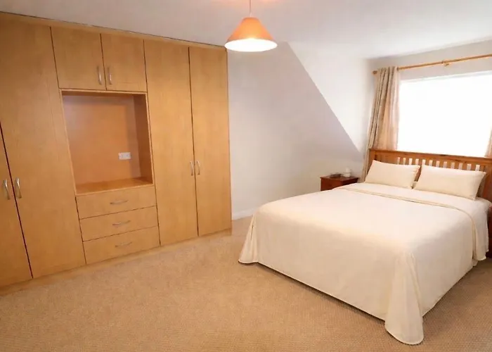 Large 3 Bed Duplex - Rhebogue *